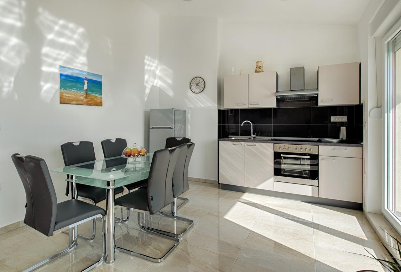 Cezar Luxury Apartment Omis Exterior photo